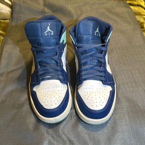 Nike Air Jordan 1 - Picture 1 of 10